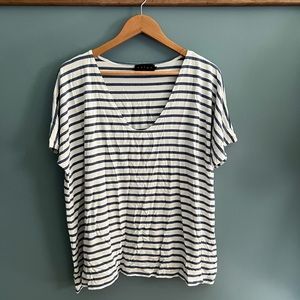 Hatch the Perfect Vee Tshirt, Size 1